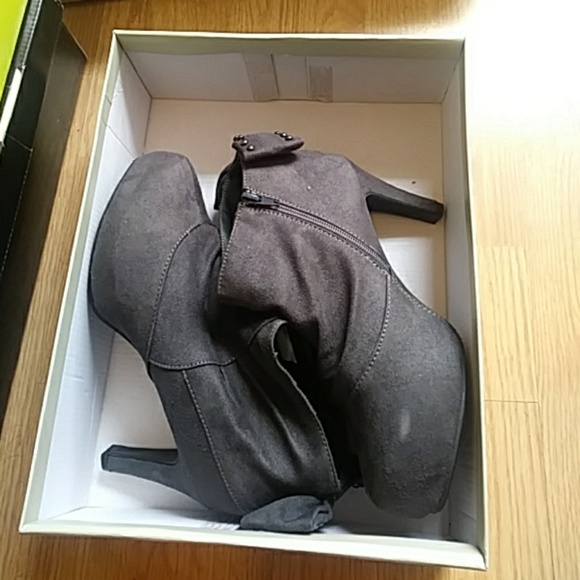 Avenue Shoes - Heeled booties